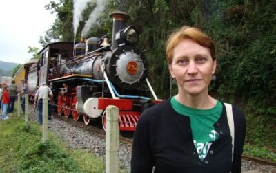 Miriam 4343 conhece Ferrovia das Bromélias e defende uso de trem